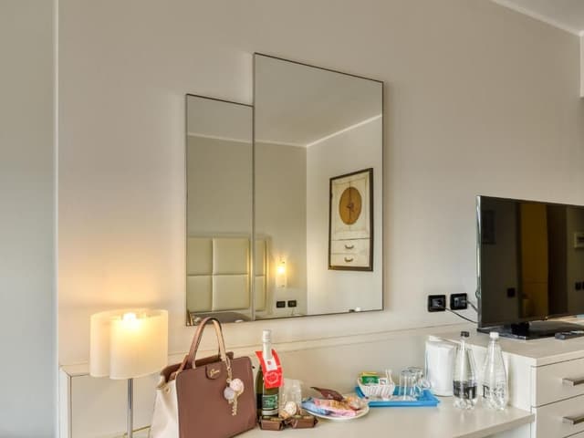 Quintuple Room