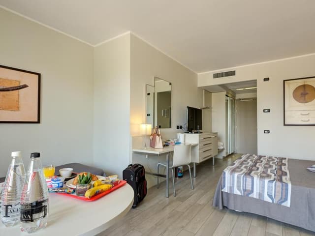 Quintuple Room