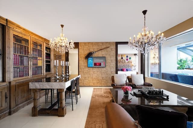 Deluxe Lagoon Suite