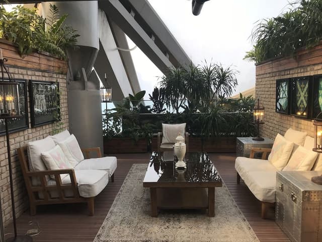 Grand Deluxe King with Terrace