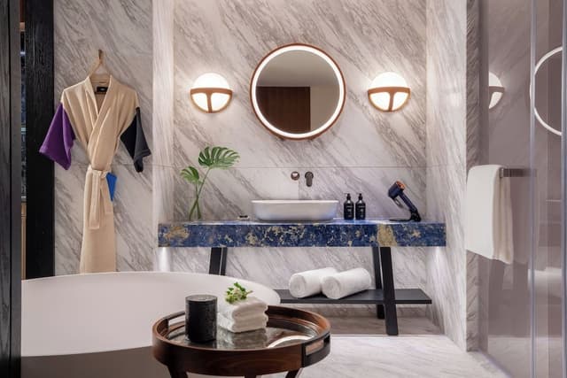 Room, 1 King Bed, Oceanfront (Essential)