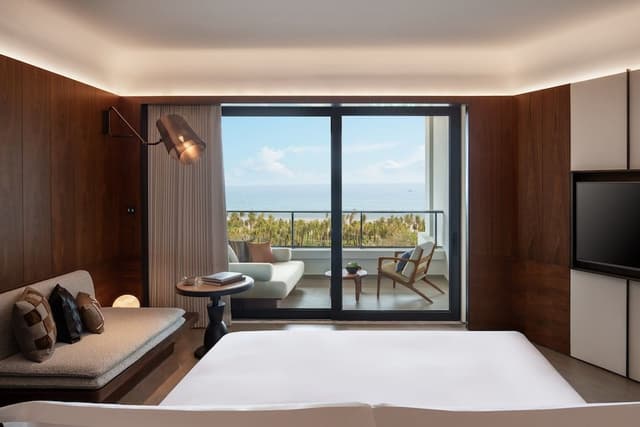 Room, 1 King Bed, Oceanfront (Essential)