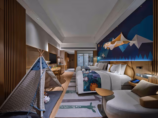 KING FAMILY ROOM