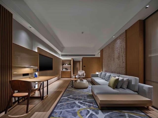 KING ONE BEDROOM SUITE WITH BALCONY