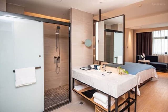 Business King Room