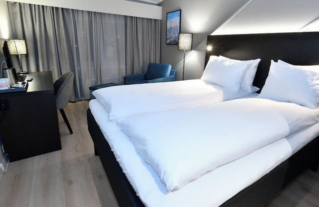 Standard Room, 1 Queen Bed