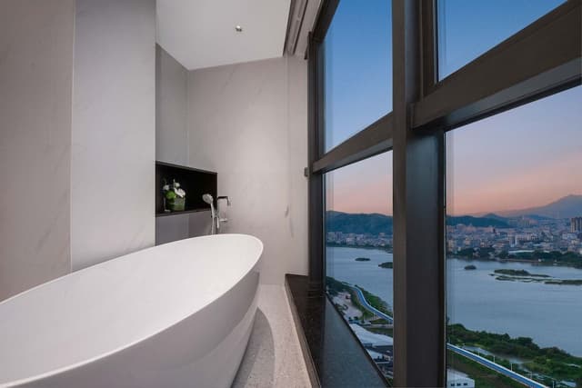 1 King Bedroom Suite River View with Bath