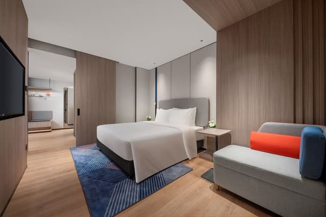 1 King Bedroom Suite River View with Bath