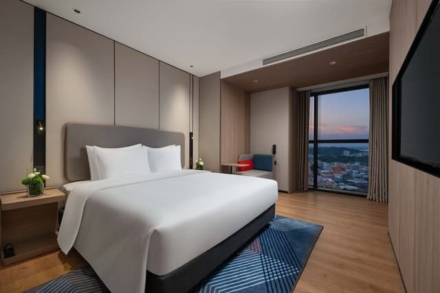 1 King Bedroom Suite River View with Bath
