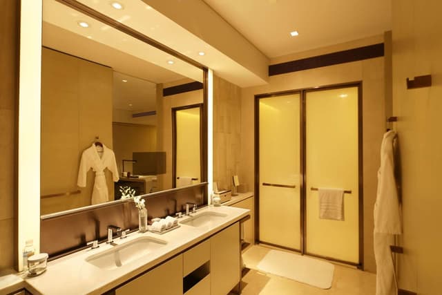 1 KING DELUXE ROOM