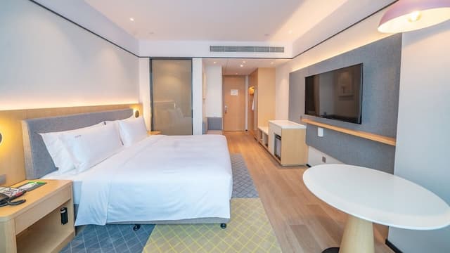 Standard Room, 1 King Bed