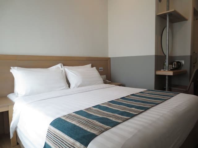 Standard Room, 1 Queen Bed
