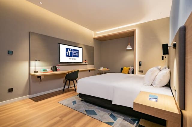King Standard Extra Floor Space