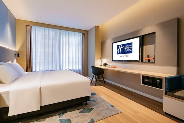 King Standard Extra Floor Space