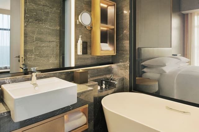 Business Suite, 1 King Bed
