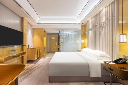 Deluxe, Guest room, 1 King, City view