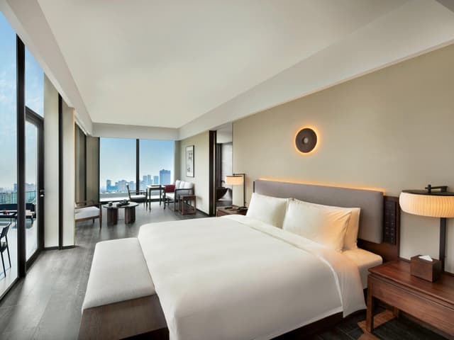 Deluxe Room 1 Kingsize Bed Lake Side