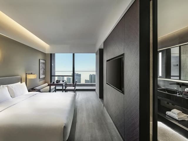 Deluxe Room, 1 King Bed, Garden View