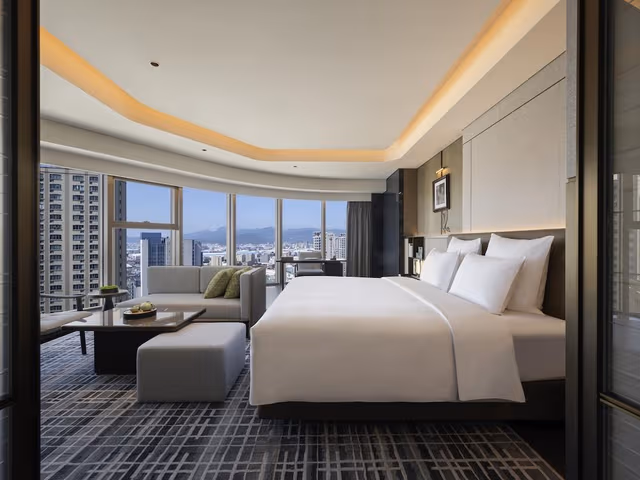Superior Room, 1 King Bed, City View