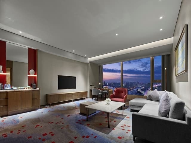 1 King 1 Bedroom Suite Sky Wheel View