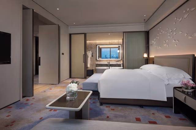 1 King 1 Bedroom Suite River View