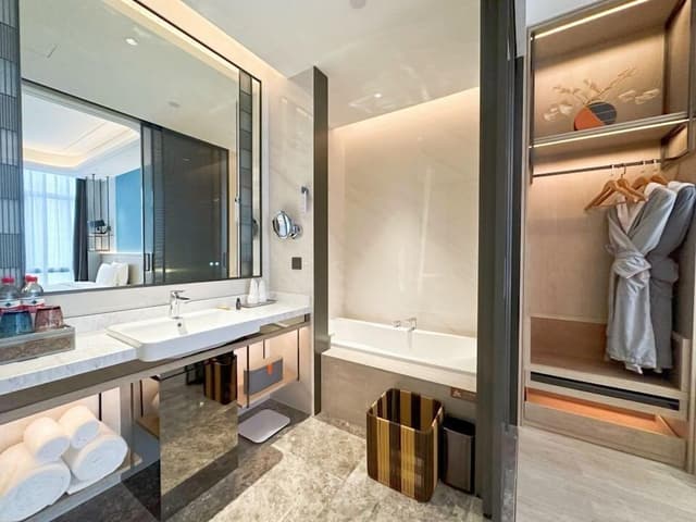 Superior Suite, 1 King Bed, Non Smoking