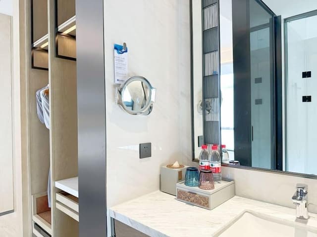 Deluxe Suite, 1 King Bed, Non Smoking
