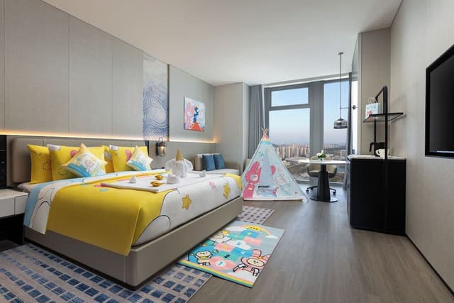 Standard Room, 1 King Bed (Crowne Family Kids Theme)