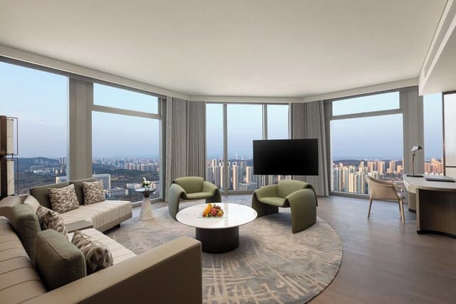 Suite (Ambassador)