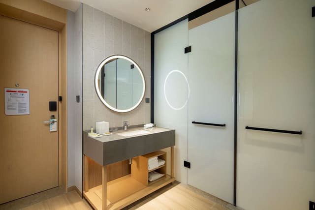 KING GUEST ROOM