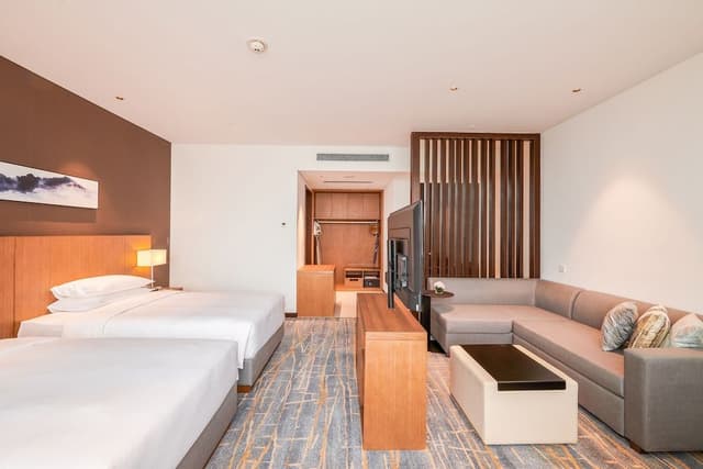 Room (2 Twin Beds with Sofa Bed, Specialty)