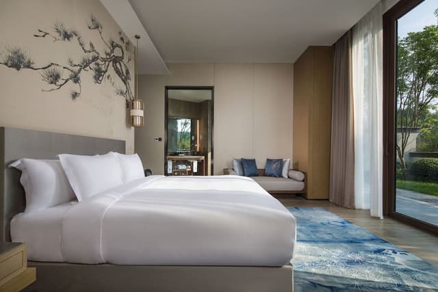 Room, 1 King Bed, Mountain View