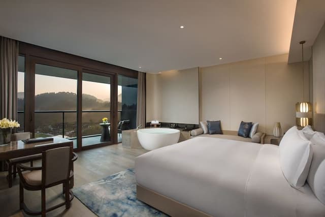 Room, 1 King Bed, Mountain View