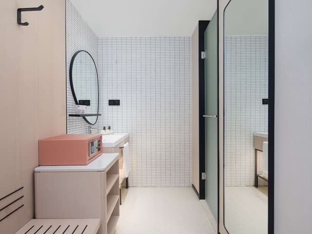 Room, 1 King Bed, River View