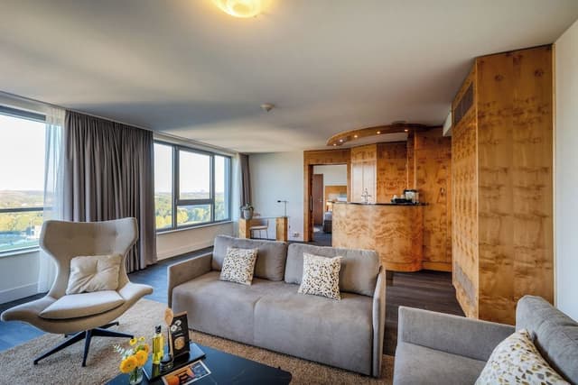 Suite (Arena View)