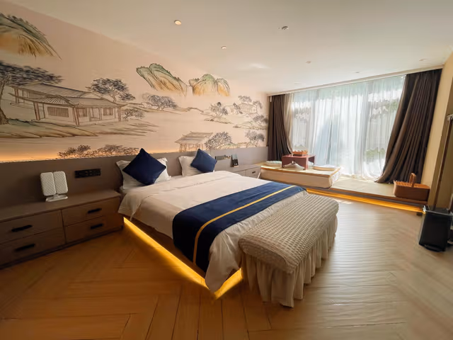 Room with Queen Bed