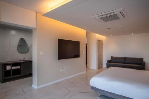 Junior City View Suite