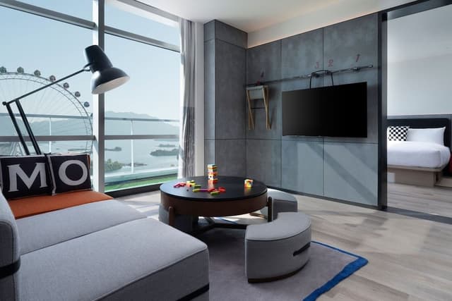 Suite, 1 King Bed, Lake View