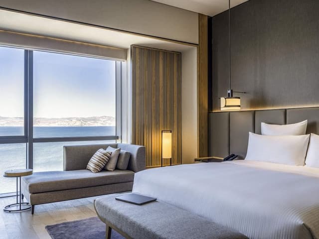 Executive Suite, 1 King Bed, Lake View