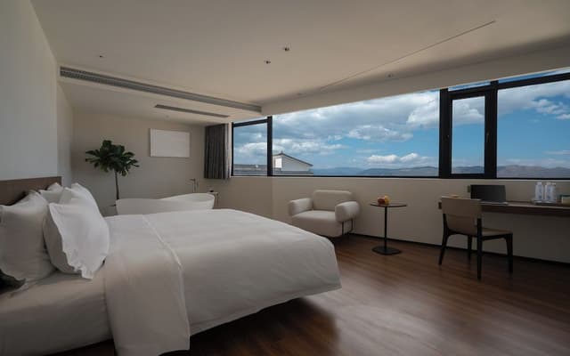 Superior Double Room, 1 King Bed, Private Bathroom
