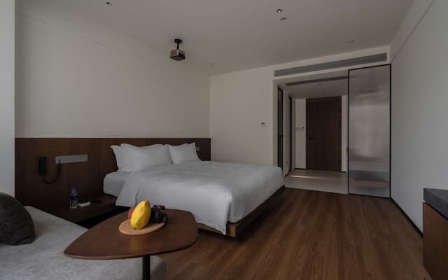 Superior Double Room, 1 Queen Bed, Smoking, Private Bathroom