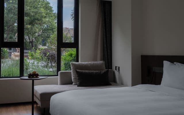 Superior Double Room, 1 Queen Bed, Smoking, Private Bathroom