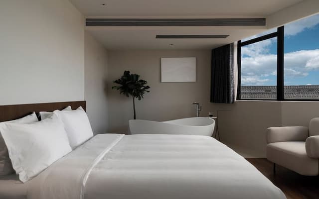 Superior Double Room, 1 King Bed, Private Bathroom