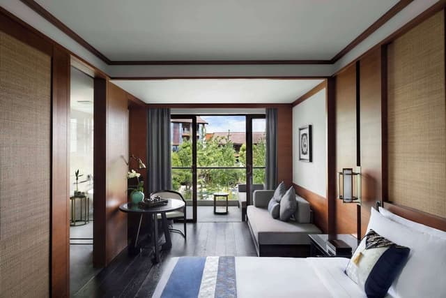 Deluxe Garden View King Room