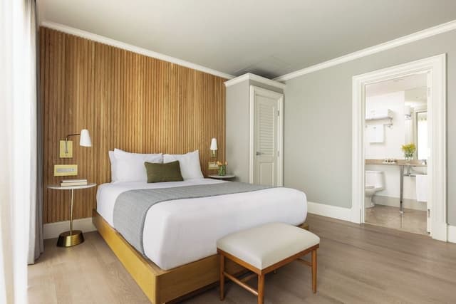 Standard Room, 1 Queen Bed