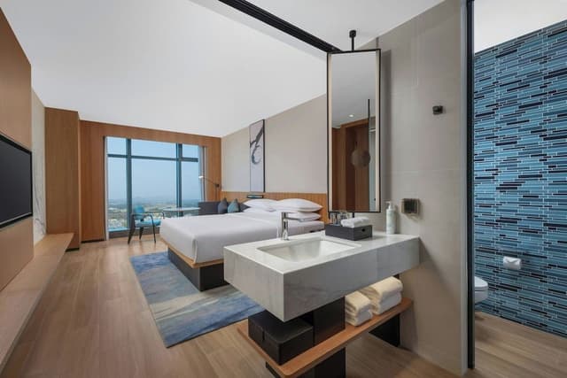 Standard Room, 1 King Bed, City View