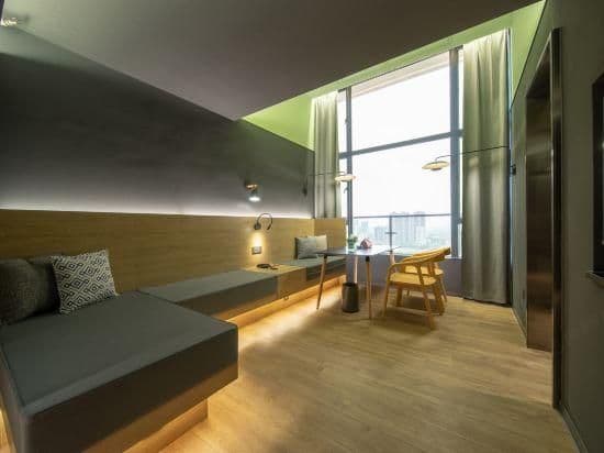 Multi-level Deluxe Queen Room