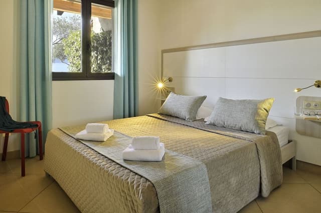 Luxury Villa, 2 Bedrooms, Pool Access, Sea View