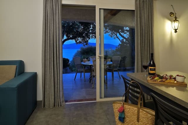 Luxury Villa, 2 Bedrooms, Pool Access, Sea View