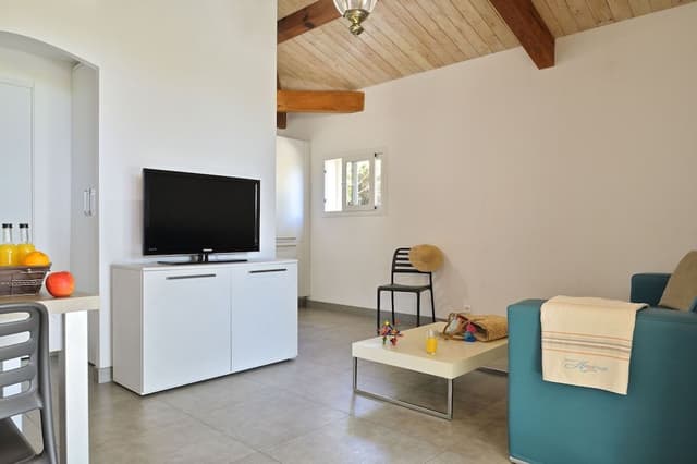 Luxury Villa, 2 Bedrooms, Pool Access, Sea View